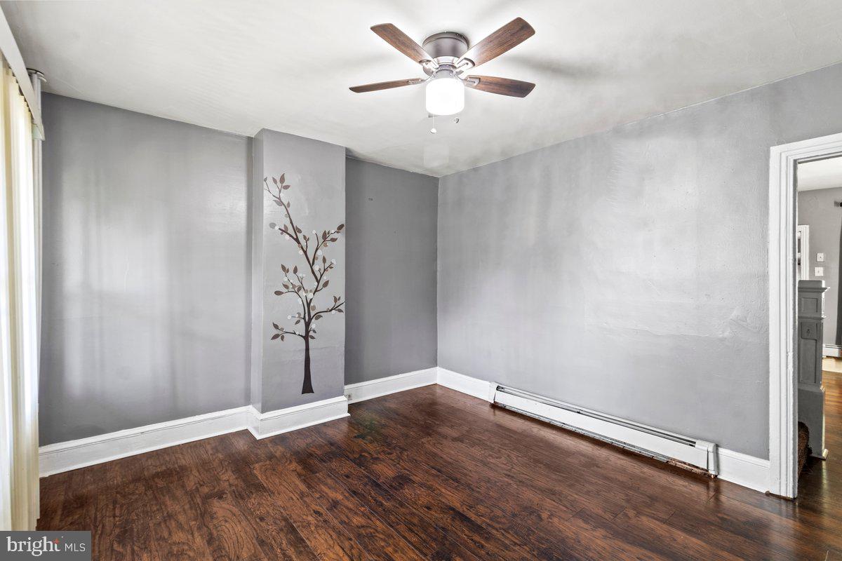 636 Elizabeth Street Beverly, NJ 08010 - Photo 2 of 15