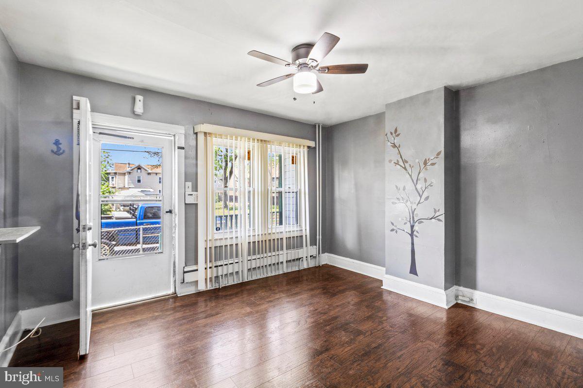 636 Elizabeth Street Beverly, NJ 08010 - Photo 3 of 15