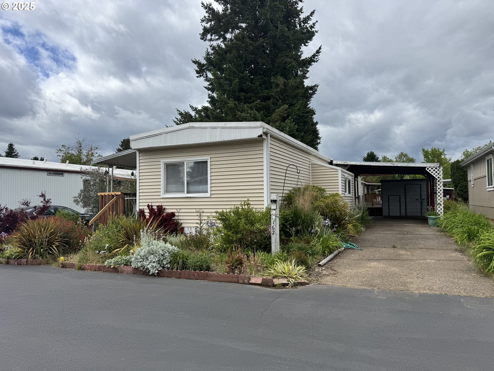 1400 Candlelight Drive, Unit 162 Eugene, OR 97402 - Photo 2 of 16