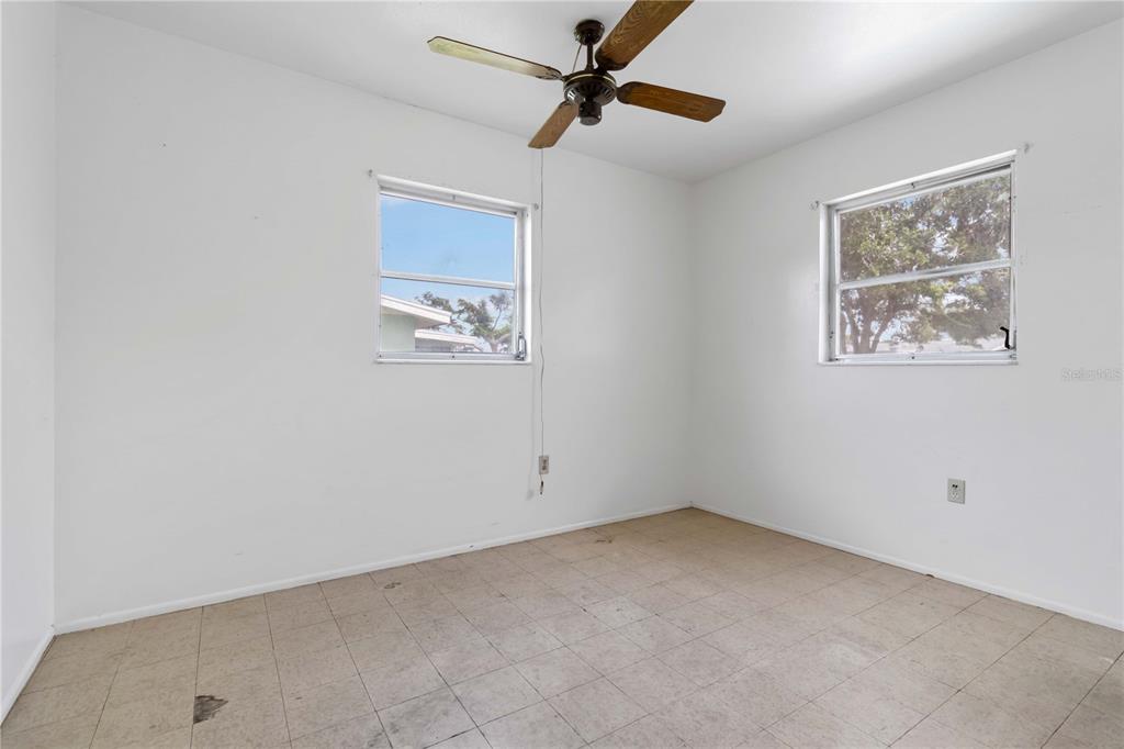 417 Glen Oak Road Venice, FL 34293 - Photo 15 of 28 Bedroom 2
