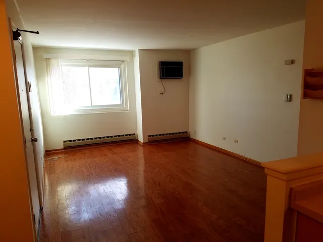 $164,999 | 208 Dunteman Drive, Unit 101, Glendale Heights, IL 60139