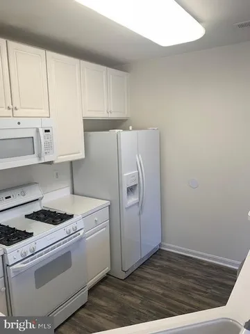 $2,300 | 4120 Vanderbilt Court, Unit 301, Fairfax, VA 22030