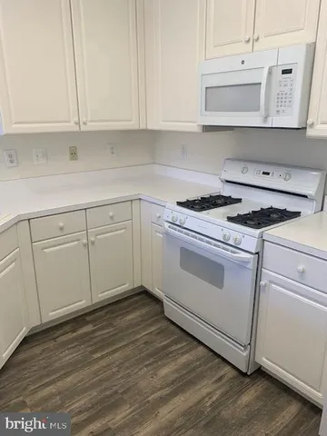 $2,300 | 4120 Vanderbilt Court, Unit 301, Fairfax, VA 22030