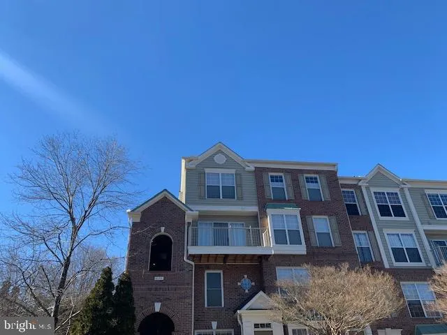 $2,300 | 4120 Vanderbilt Court, Unit 301, Fairfax, VA 22030