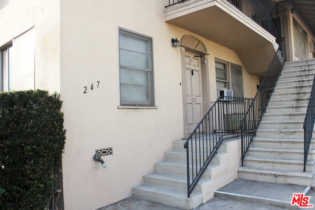 247 North Maple Street Burbank, CA 91505 - Photo 12 of 15