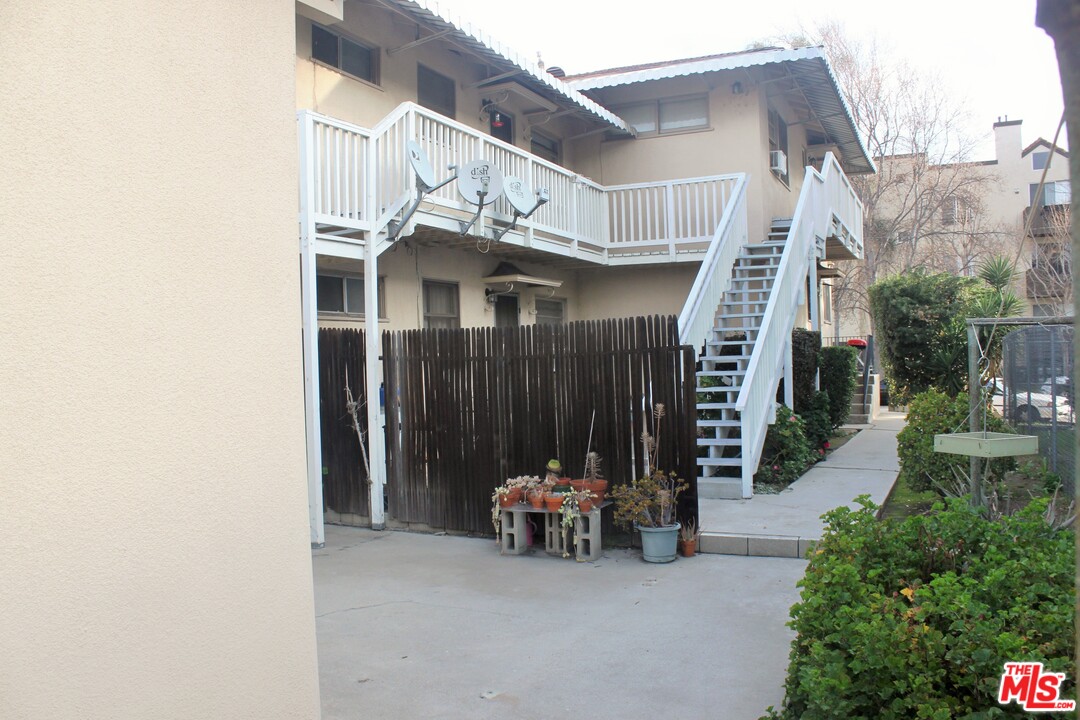 247 North Maple Street Burbank, CA 91505 - Photo 3 of 15