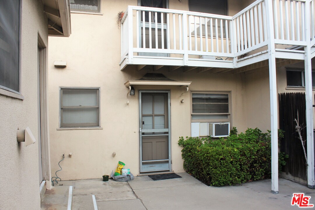 247 North Maple Street Burbank, CA 91505 - Photo 4 of 15