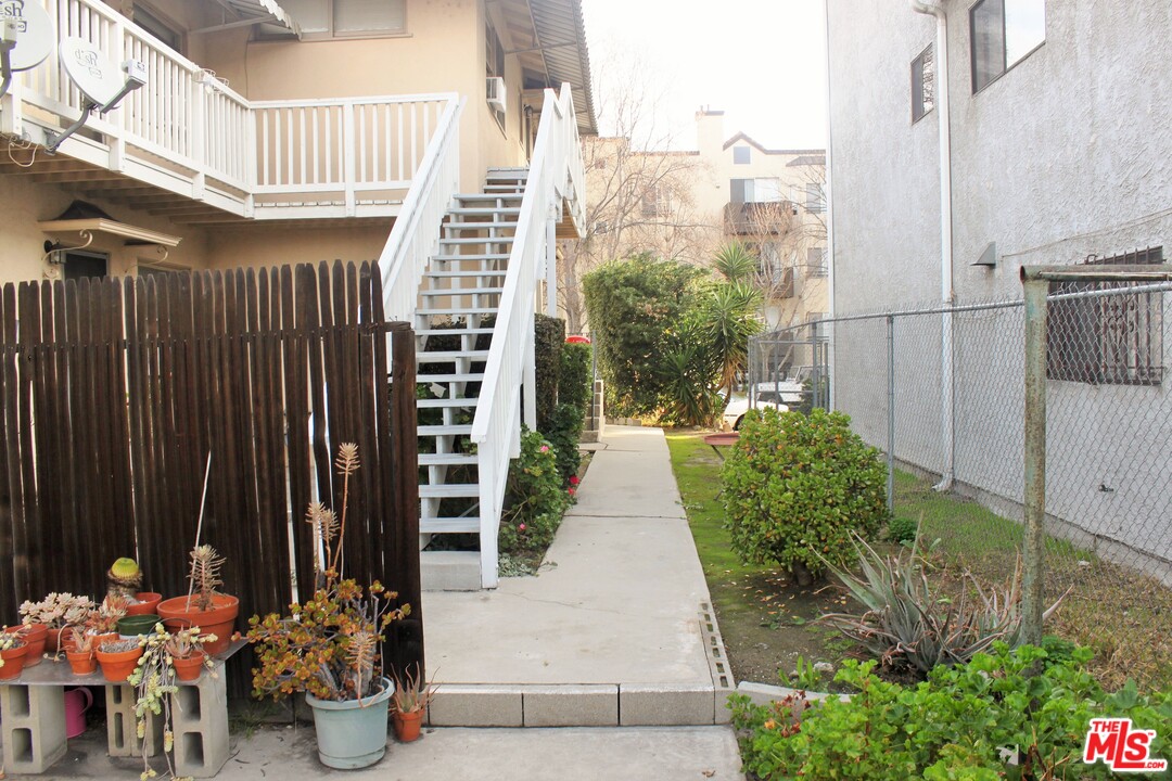 247 North Maple Street Burbank, CA 91505 - Photo 5 of 15