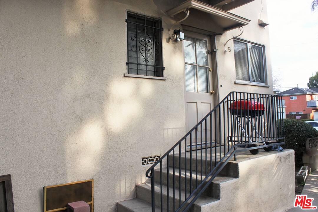 247 North Maple Street Burbank, CA 91505 - Photo 9 of 15