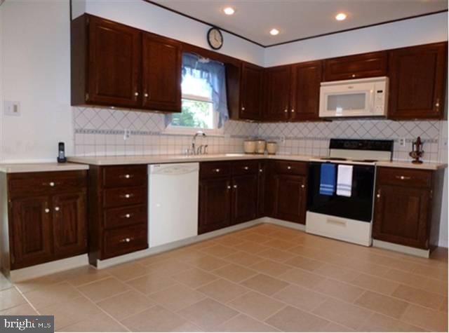208 Fineview Road Camp Hill, PA 17011 - Photo 6 of 25 Gallery Image 6