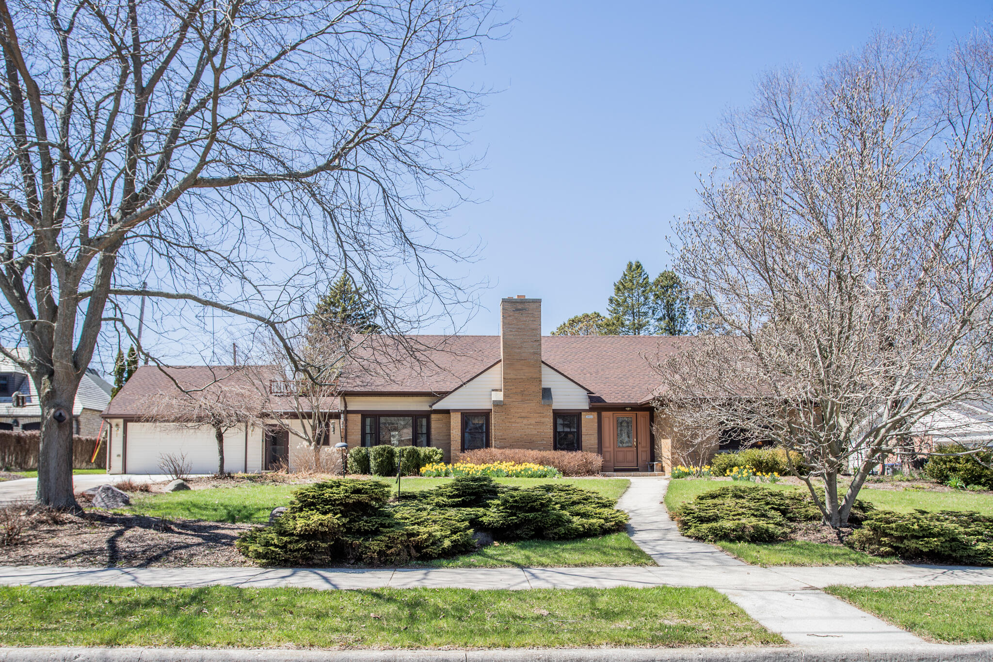 2802 North 6th Street Sheboygan, WI 53083 - Photo 2 of 49 Beautiful Landscaping