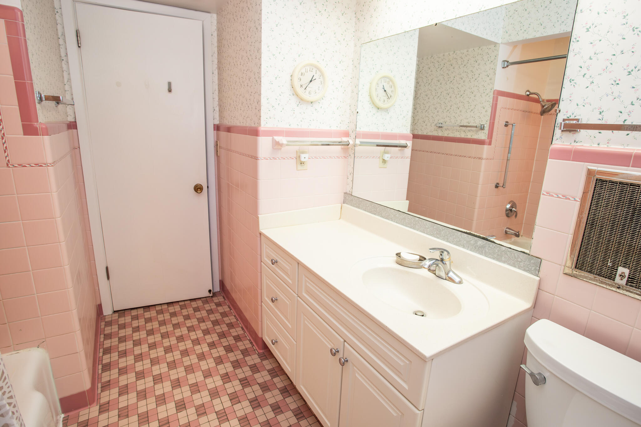 2802 North 6th Street Sheboygan, WI 53083 - Photo 28 of 49 Main Floor Bathroom