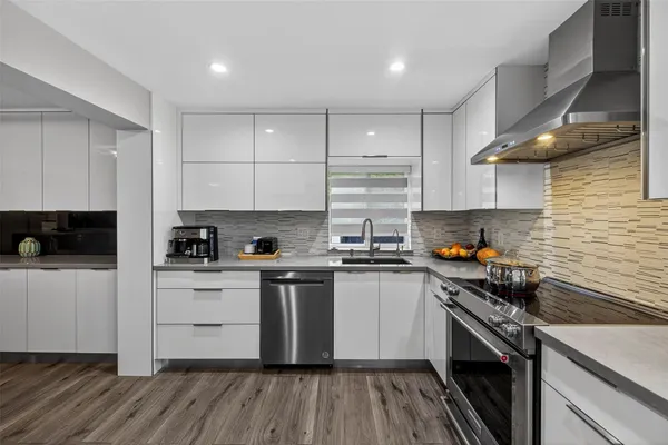 $675,000 | 918 Northeast 4th Street, Hallandale Beach, FL 33009