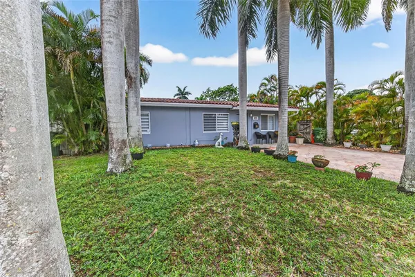 $675,000 | 918 Northeast 4th Street, Hallandale Beach, FL 33009