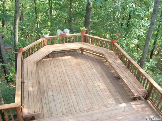 5601 Paint Valley Drive Rochester, MI 48306 - Photo 5 of 30 GetMediaA0Q1N6H7.jpg