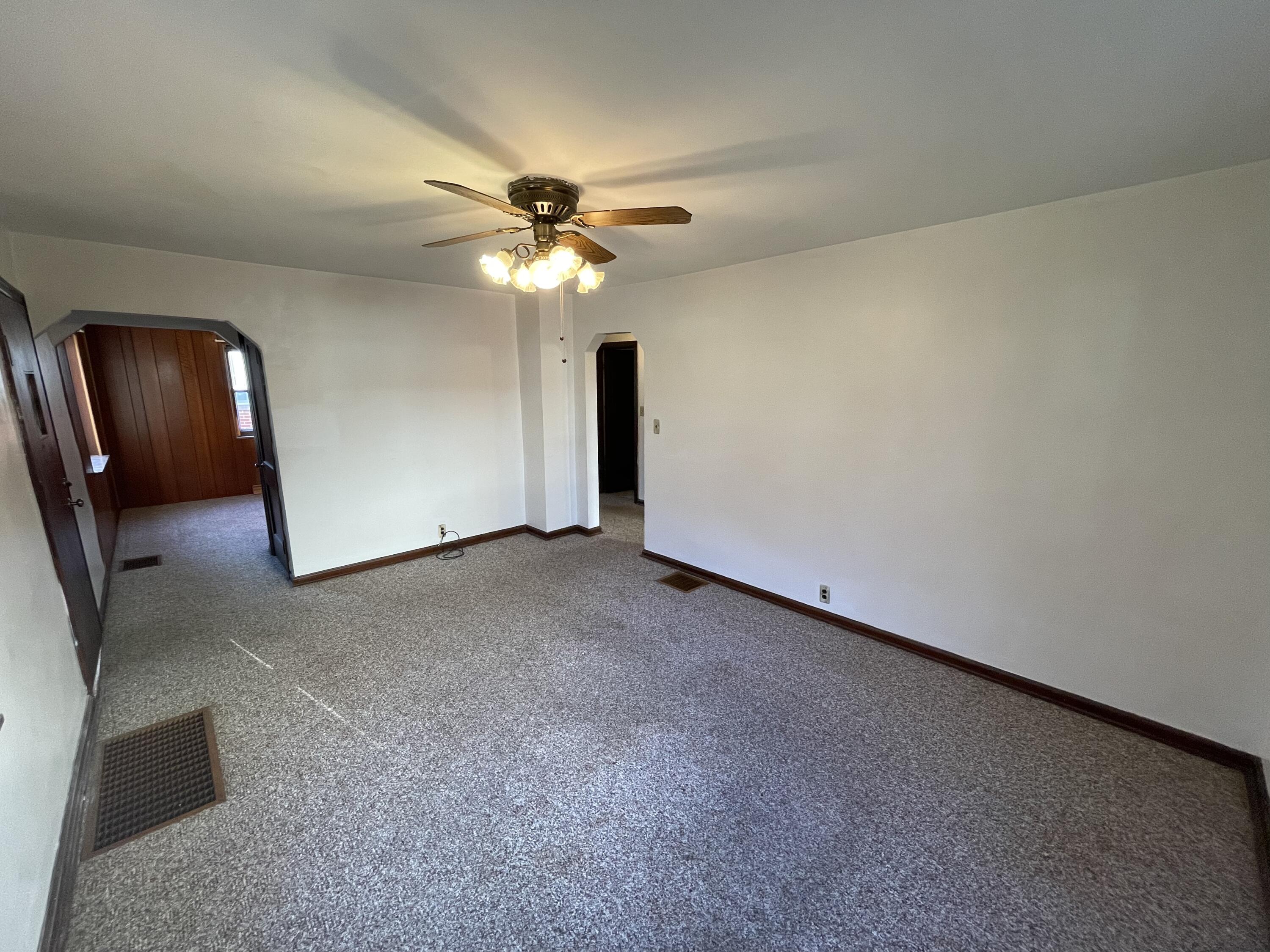 331 Riddle Place Newport, KY 41071 - Photo 3 of 22 Gallery Image 3