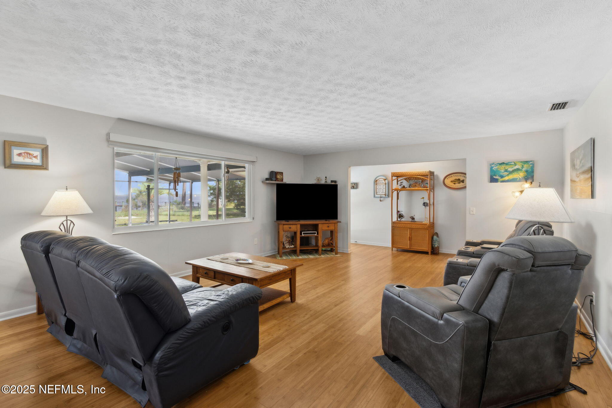 11-web-or-mls-16026 Shark Rd W-38