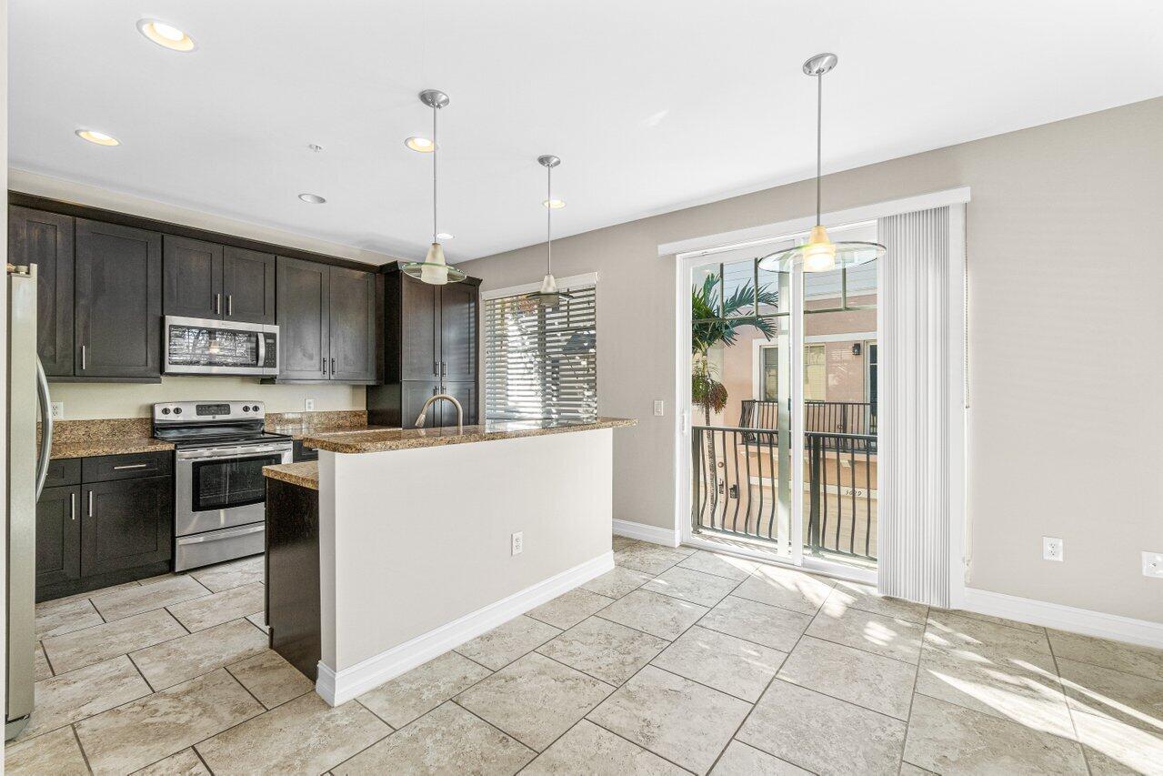 3639 Northwest 5th Terrace Boca Raton, FL 33431 - Photo 6 of 29 008-3639Northwest5thTerrace-BocaRaton-FL