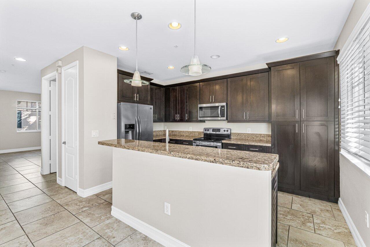 3639 Northwest 5th Terrace Boca Raton, FL 33431 - Photo 10 of 29 009-3639Northwest5thTerrace-BocaRaton-FL