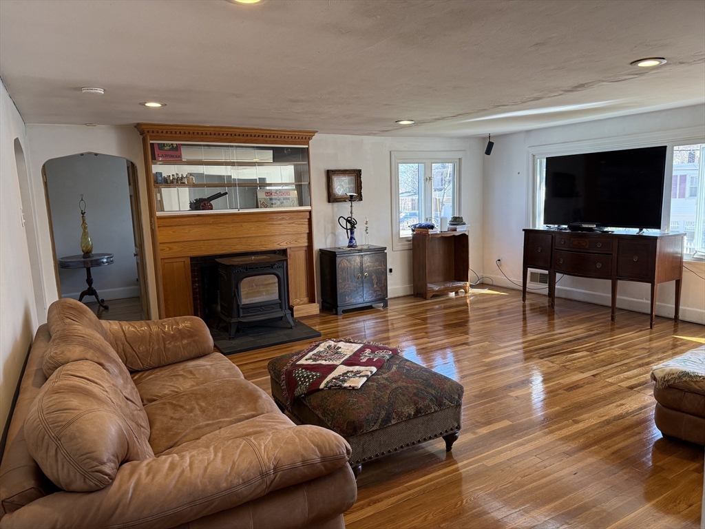 21 Spaulding Street Quincy, MA 02169 - Photo 2 of 9