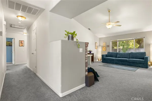 a view of livingroom with furniture and ceiling fan