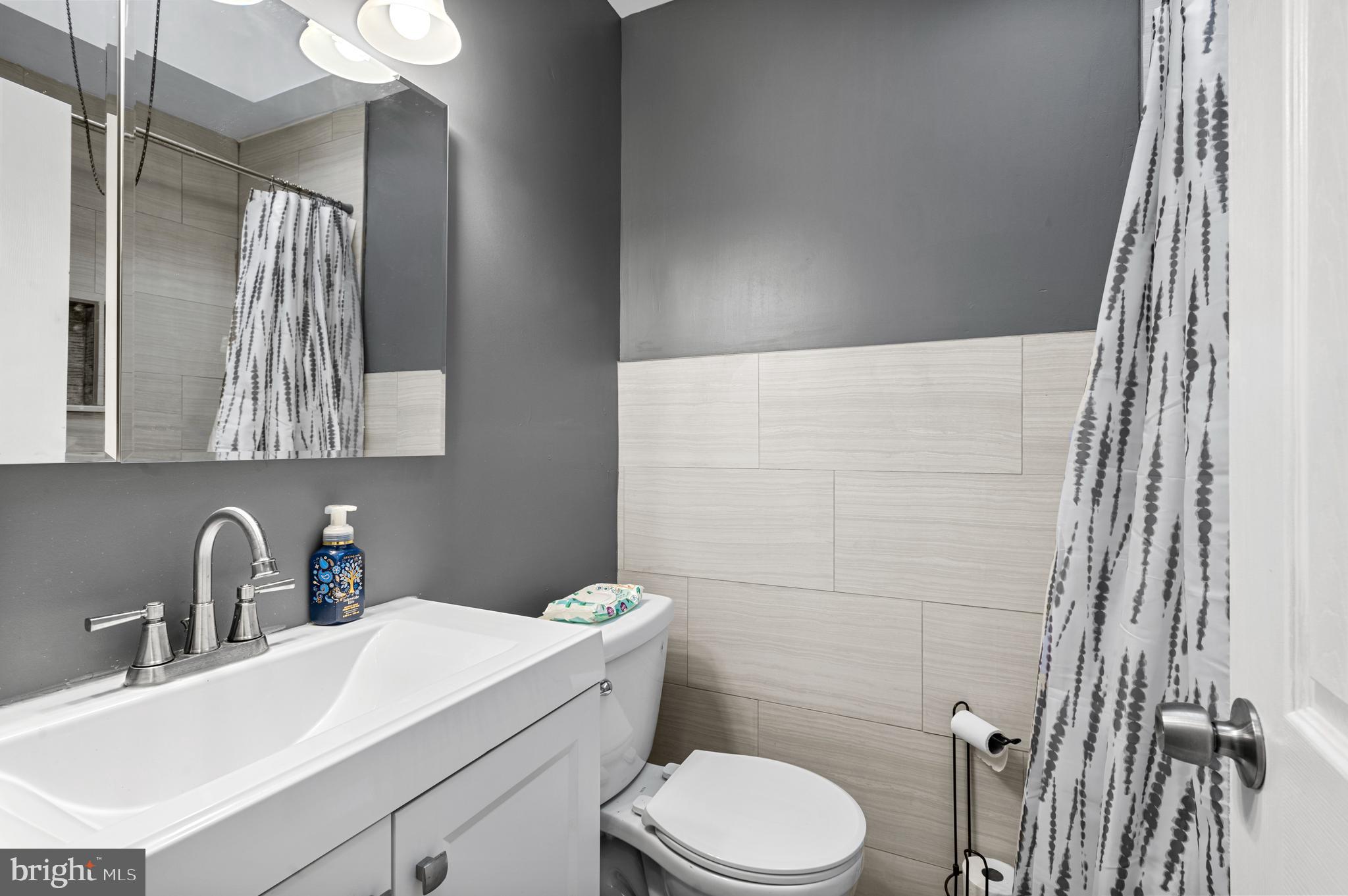 3622 Newberry Road Philadelphia, PA 19154 - Photo 12 of 22 Bathroom Upper Level