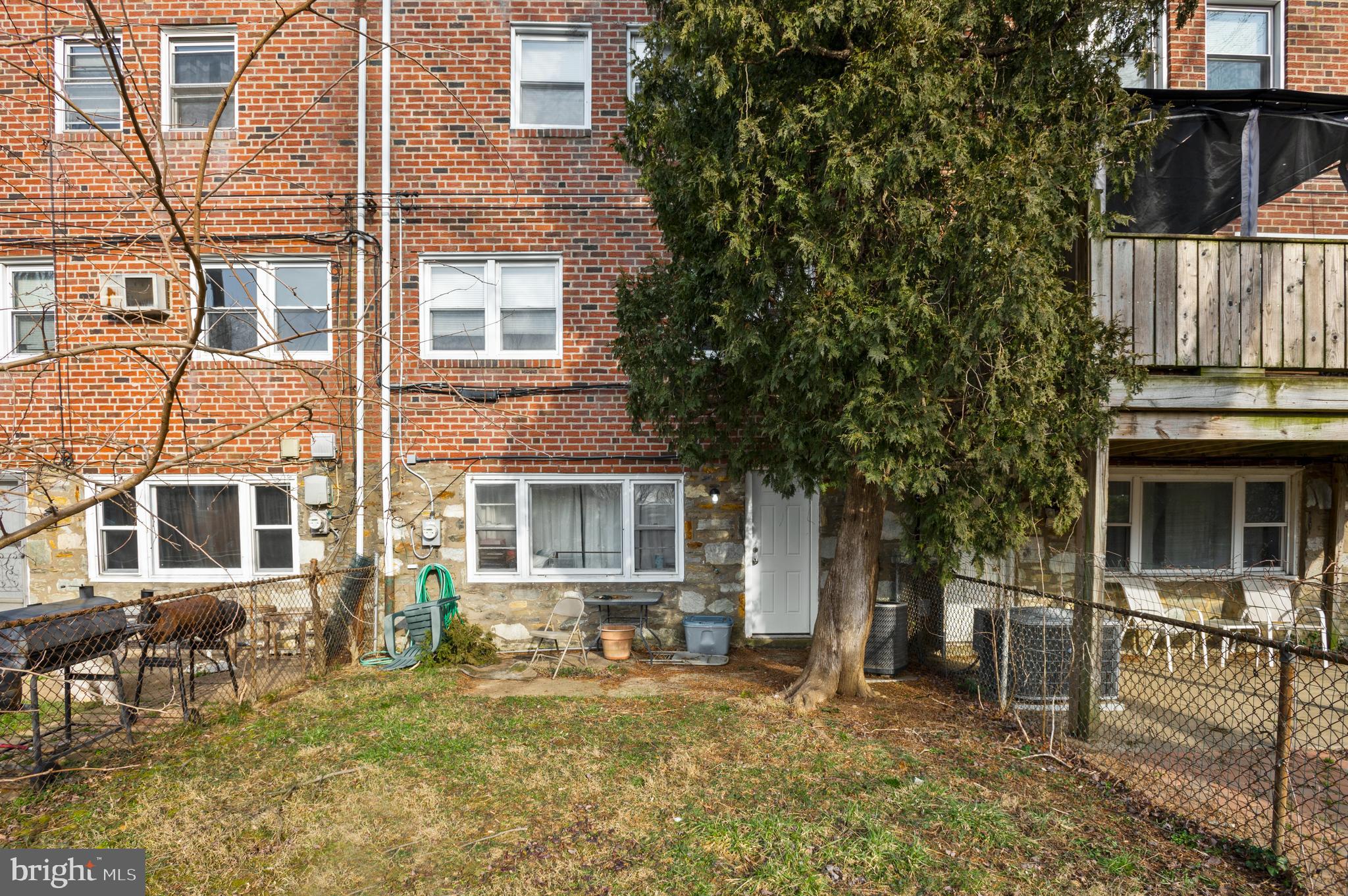 3622 Newberry Road Philadelphia, PA 19154 - Photo 21 of 22 Back of House & Yard