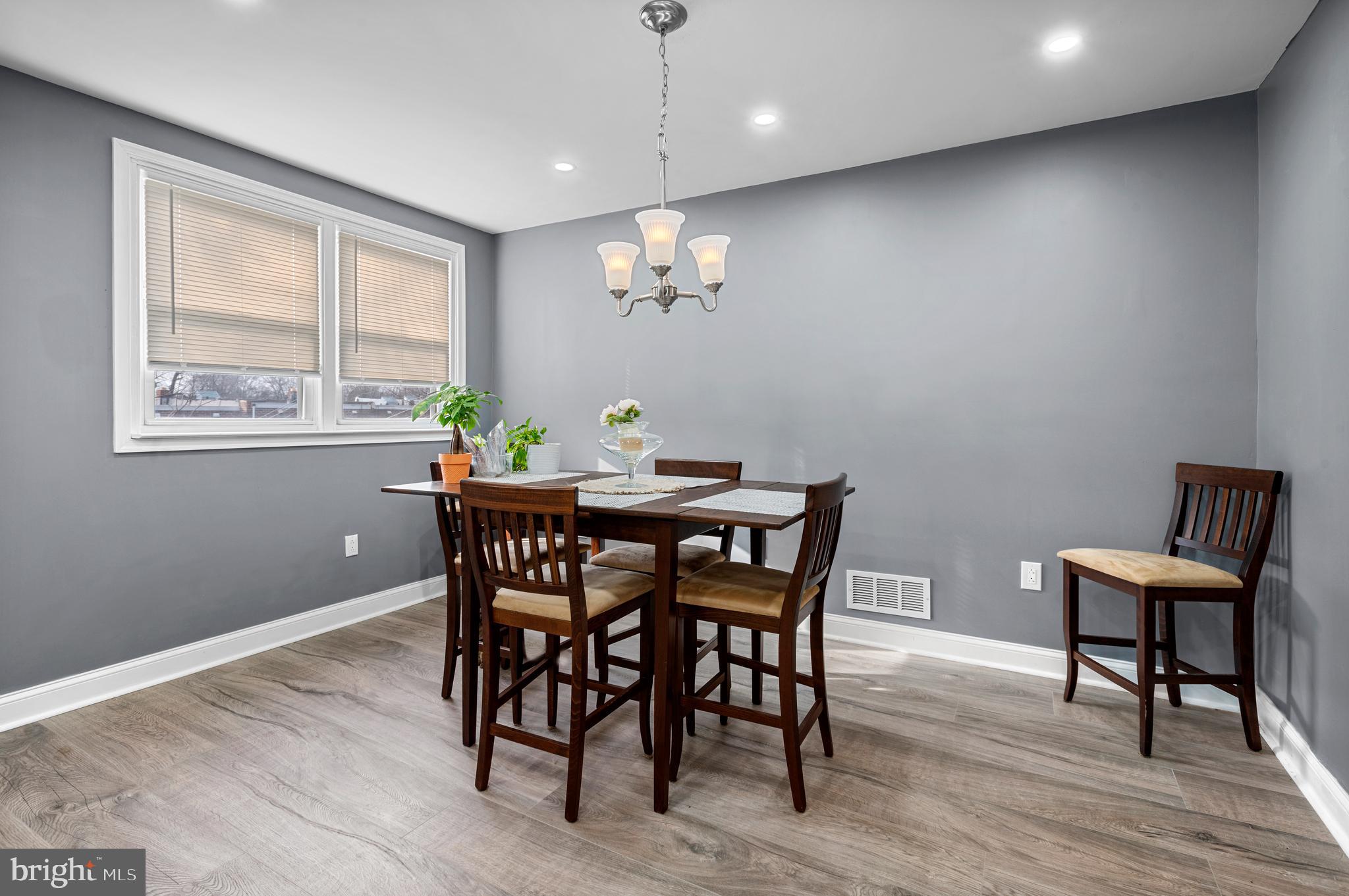 3622 Newberry Road Philadelphia, PA 19154 - Photo 9 of 22 Dining Area