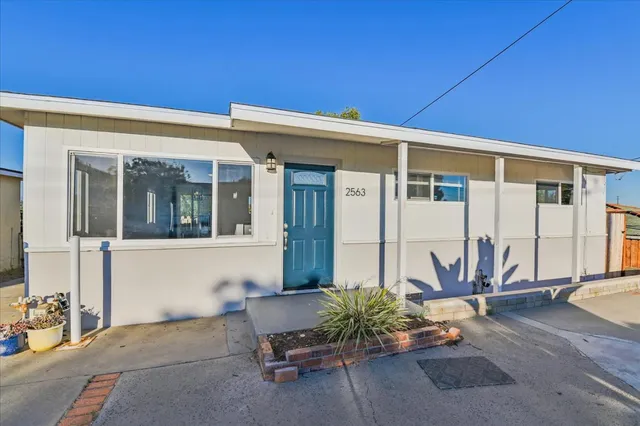 $3,825 | 2563 Roseview Place, San Diego, CA 92105
