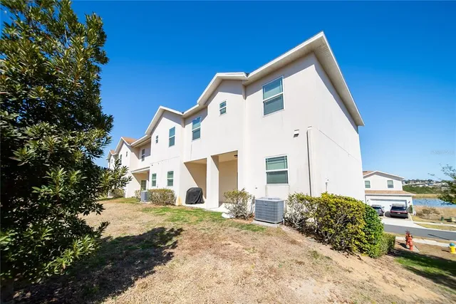 $2,600 | 980 Lakefront Village Drive, Clermont, FL 34711