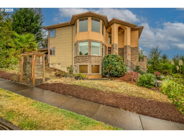 $1,190,000 | 12491 Southeast Capri Court, Happy Valley, OR 97086