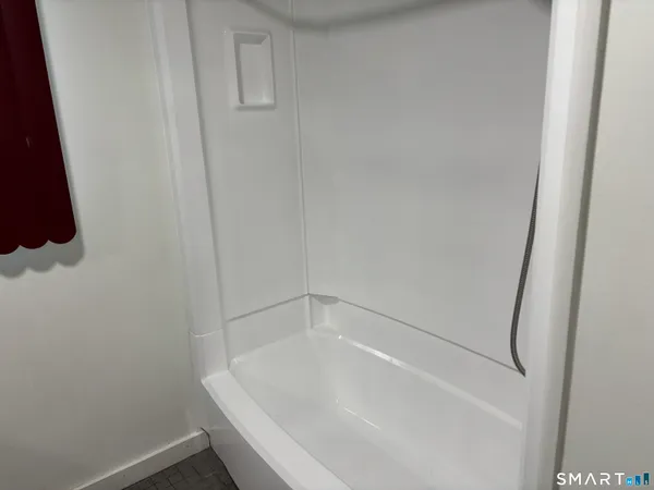 $1,500 | 14 Thill Street, West Haven, CT 06516