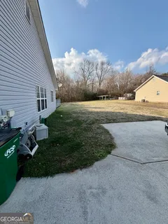 a view of a house with a backyard