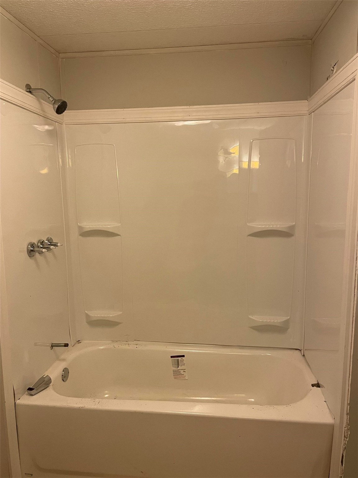 8185 Fm 1122 Silsbee, TX 77656 - Photo 8 of 11 a bathroom with a shower and a bathtub