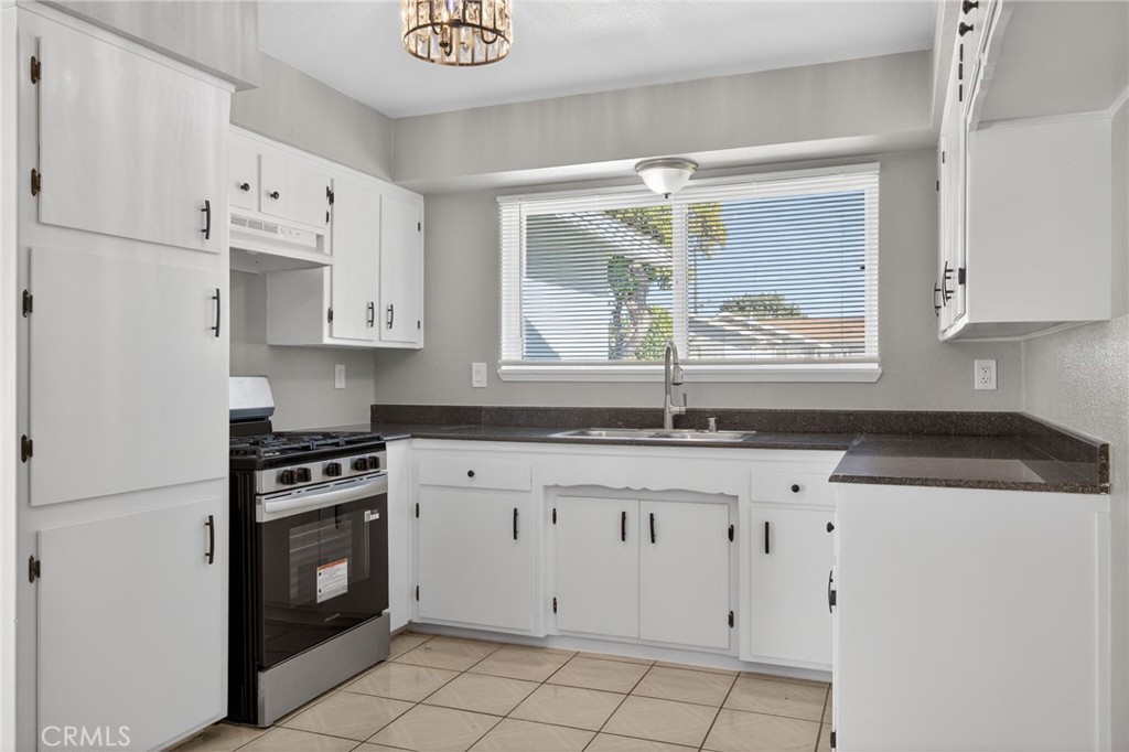 4731 Hamilton Avenue Oxnard, CA 93033 - Photo 13 of 32 Kitchen_2