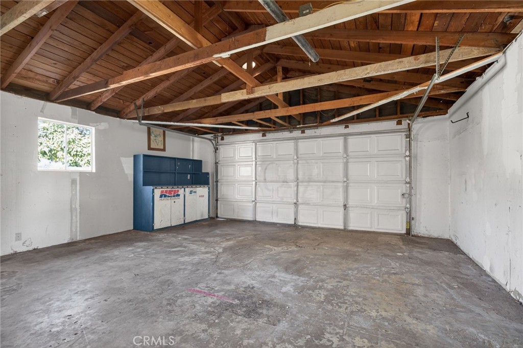 4731 Hamilton Avenue Oxnard, CA 93033 - Photo 32 of 32 Main Garage