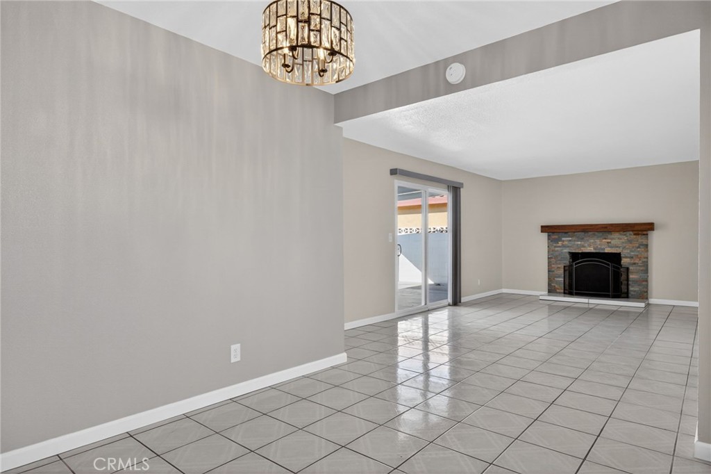 4731 Hamilton Avenue Oxnard, CA 93033 - Photo 8 of 32 Family2