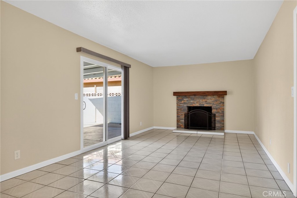 4731 Hamilton Avenue Oxnard, CA 93033 - Photo 10 of 32 Family3