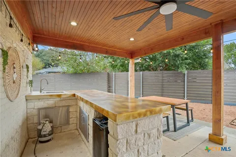 a view of outdoor kitchen