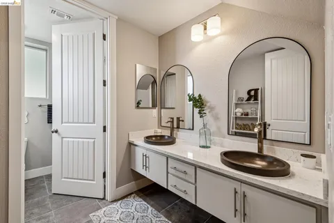 $1,098,000 | 6739 Skyview Drive, Oakland, CA 94605