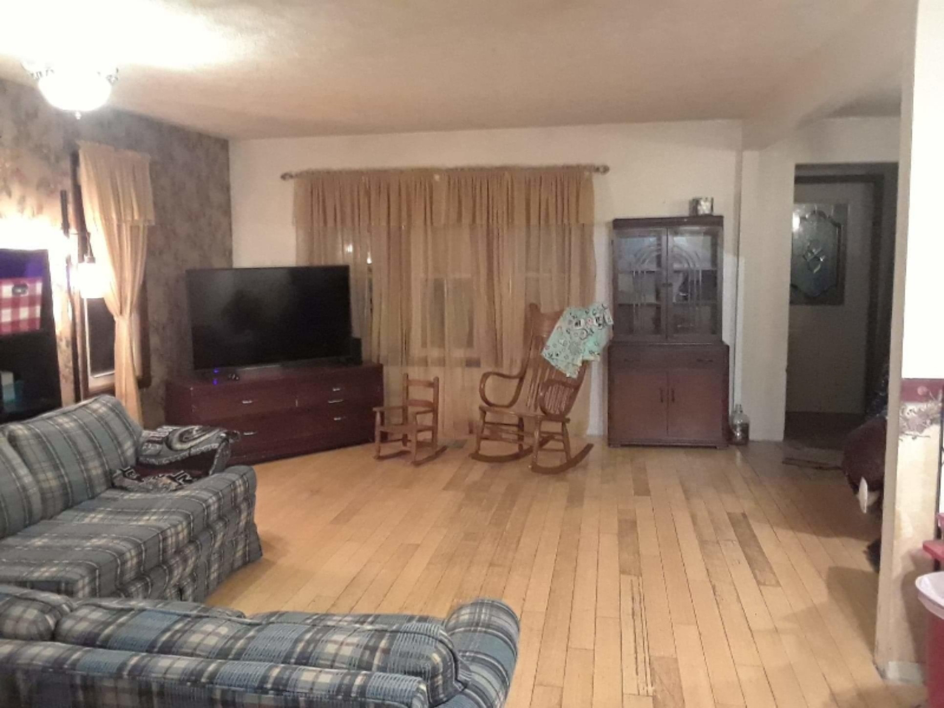 1434 Haslett Road Haslett, MI 48840 - Photo 12 of 38 Large livingroom