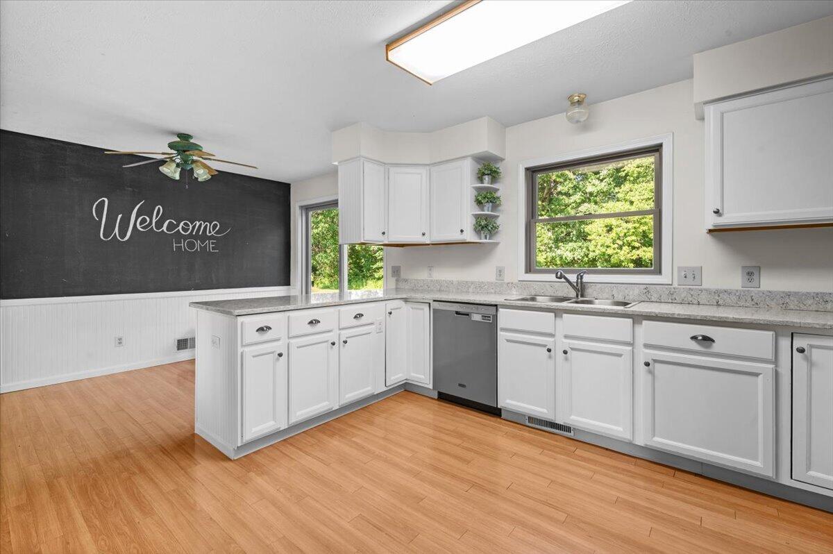 16005 Sheridan Road Clinton, MI 49236 - Photo 7 of 55 27-INTERIOR 05