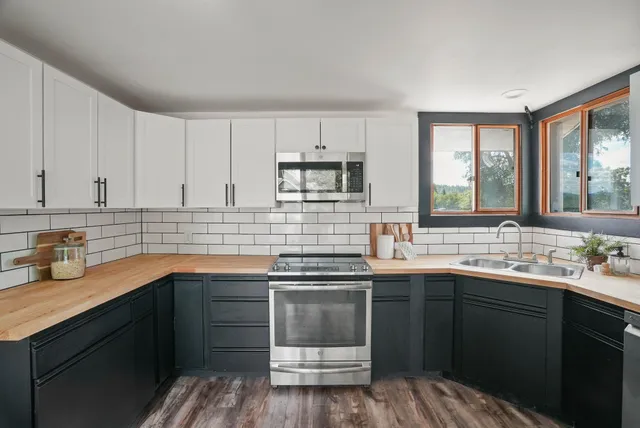 $359,400 | 8702 East Valleyway Avenue, Spokane Valley, WA 99212