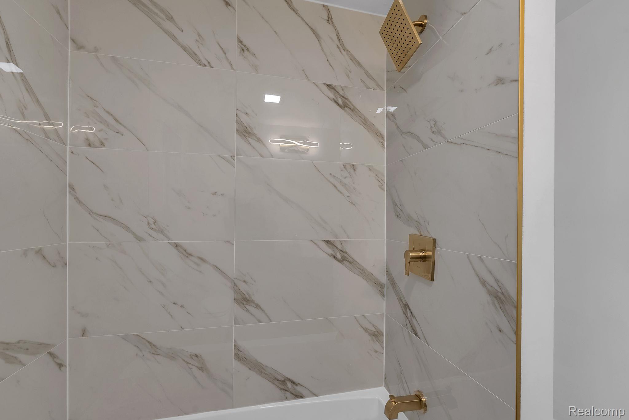 4113 Devonshire Road Detroit, MI 48224 - Photo 15 of 36 Full bath with shower / washtub combination