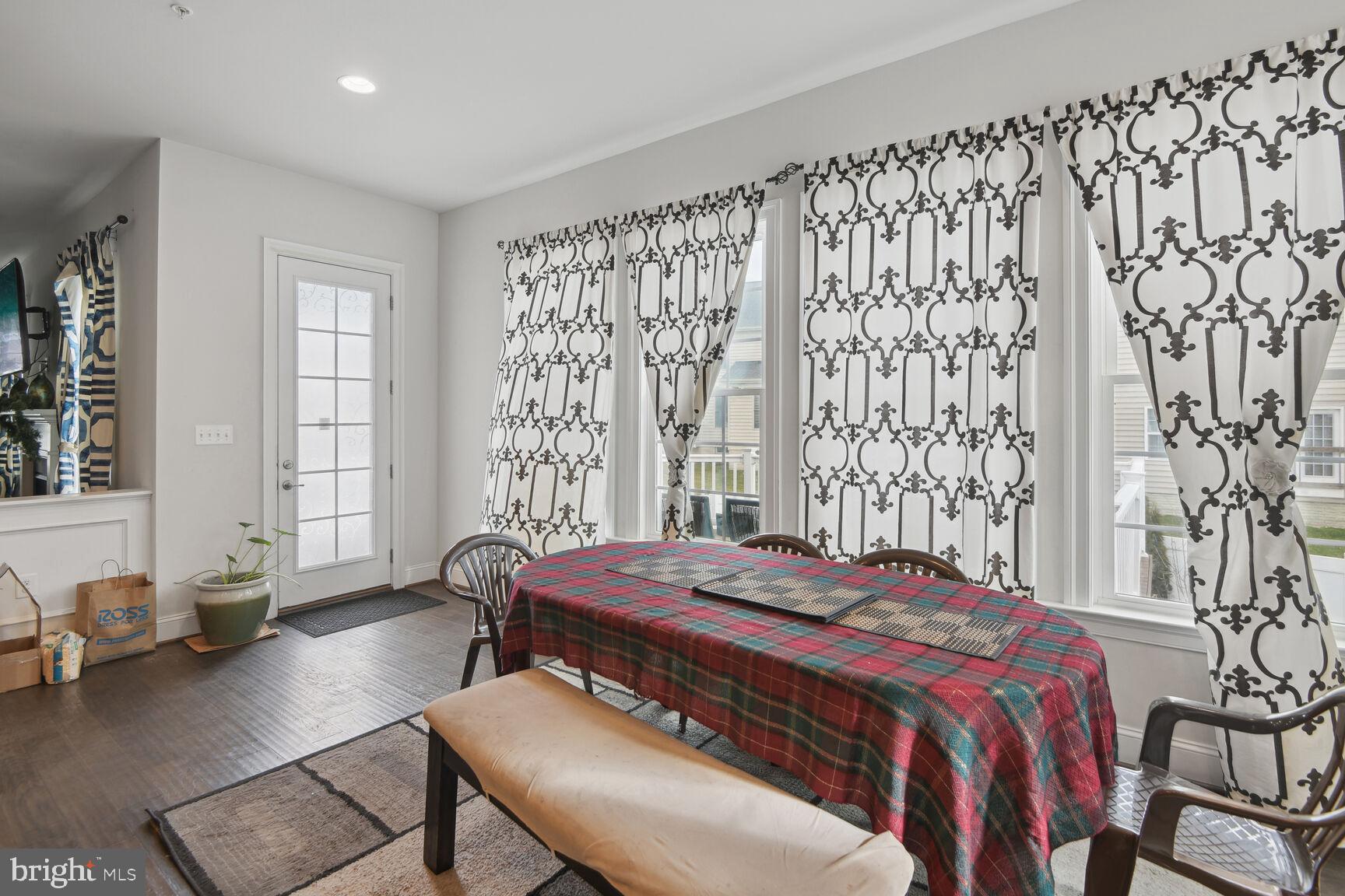 14607 Parkgate Drive Laurel, MD 20707 - Photo 8 of 25 Area around the exit door to the deck.