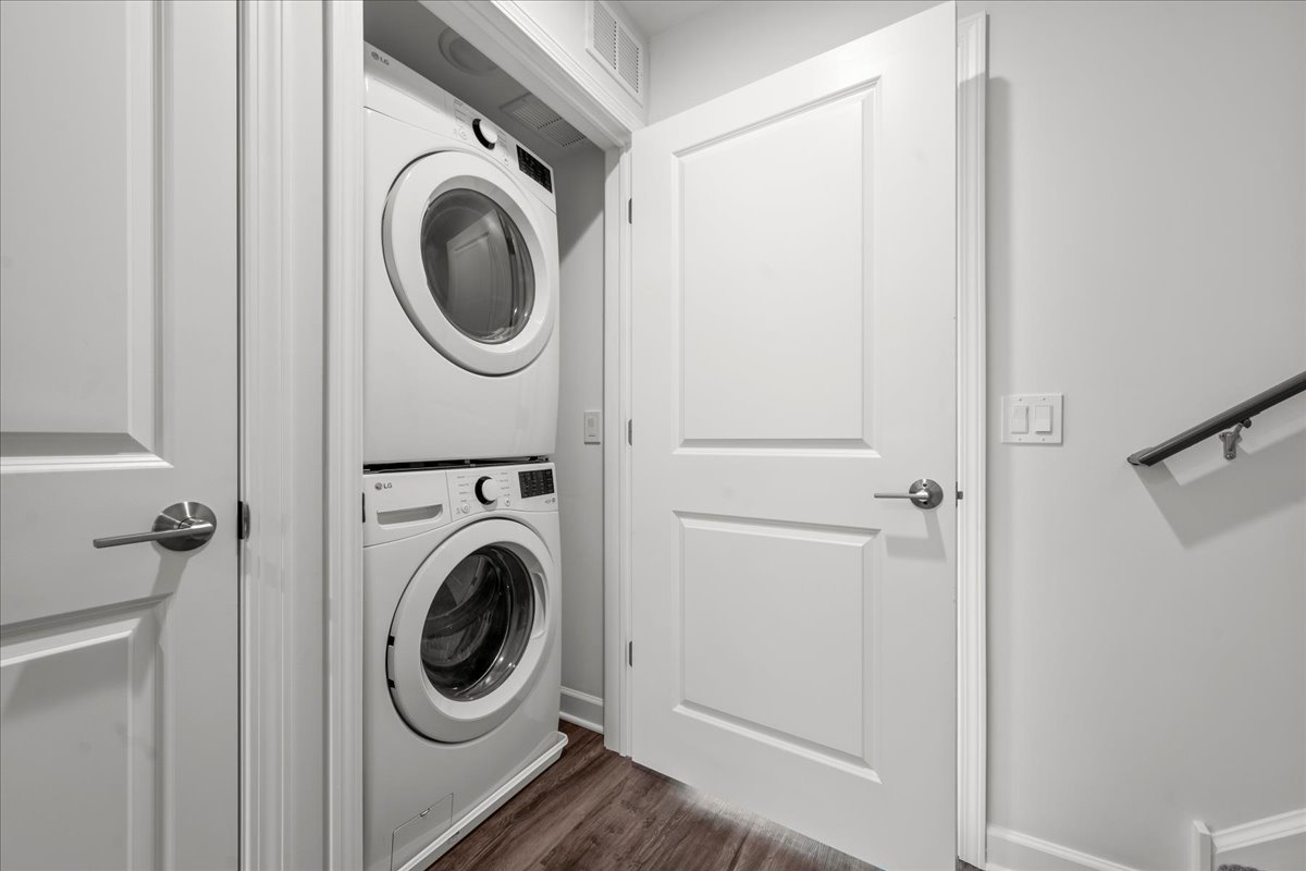 1229 Shermer Road Northbrook, IL 60062 - Photo 13 of 21 a utility room with sink dryer and washer