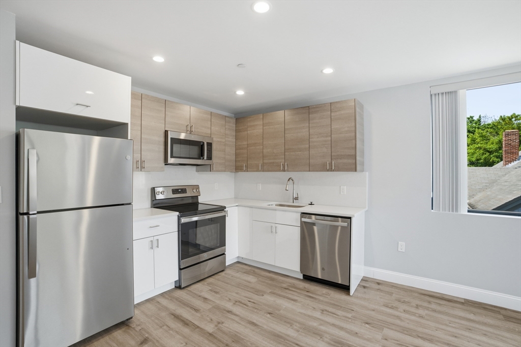 632 Centre Street, Unit 303 Boston, MA 02130 - Photo 1 of 18