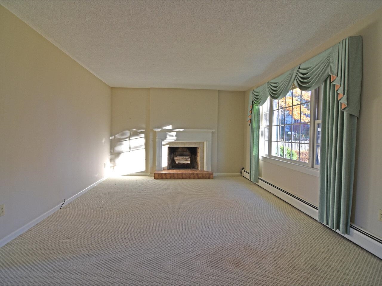 160 Hickory Hill Road Williston, VT 05495 - Photo 4 of 47