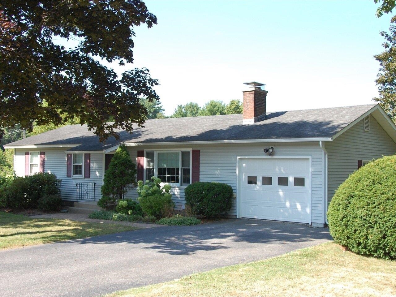 160 Hickory Hill Road Williston, VT 05495 - Photo 6 of 47