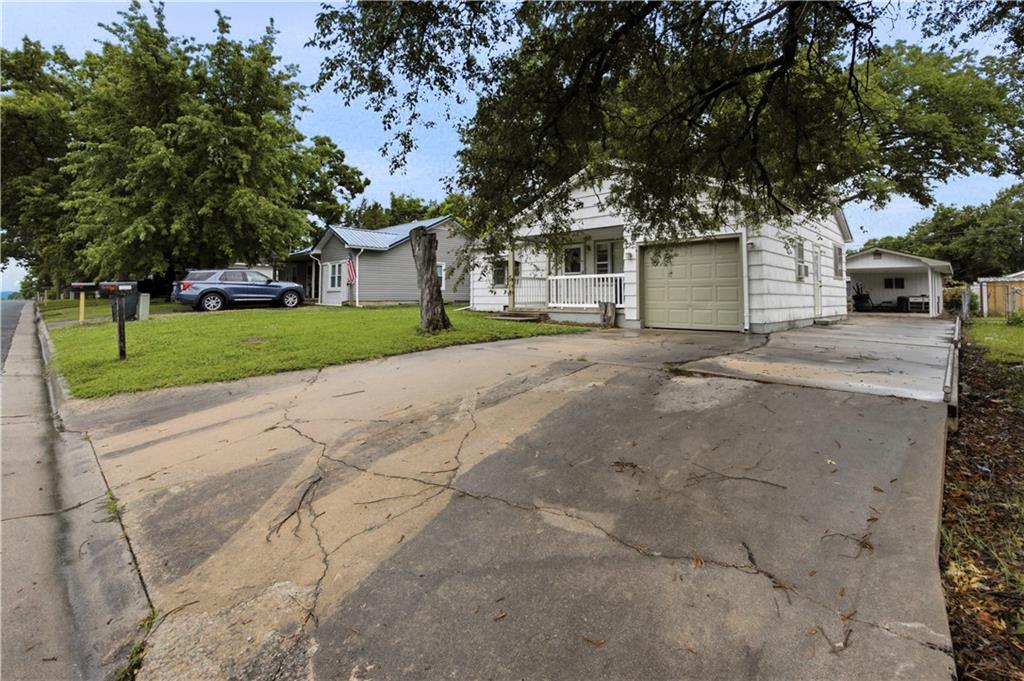 1223 North 4th Neodesha, KS 66757 - Photo 3 of 20